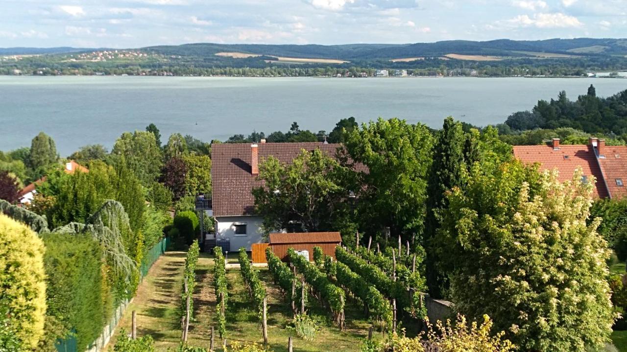 Готель Balazs Apartman Тихань Екстер'єр фото